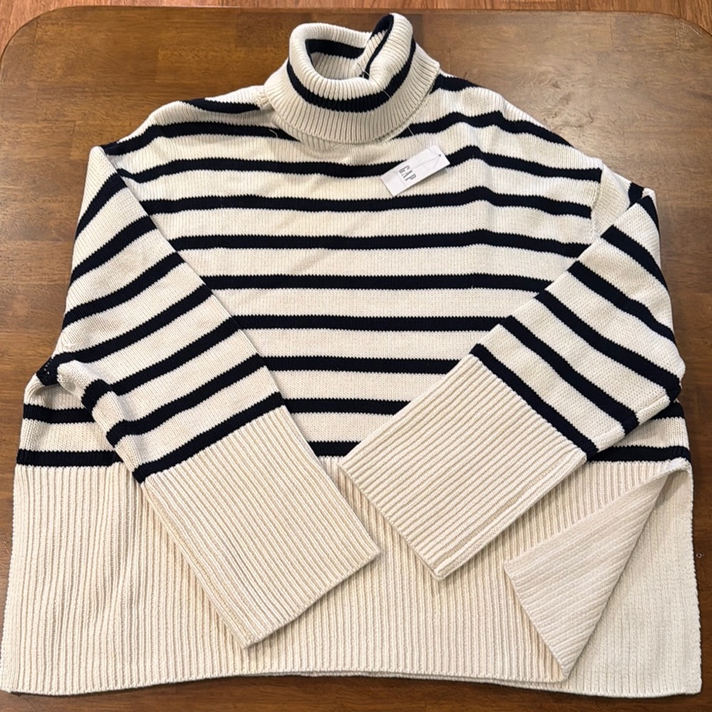 GAP (size Medium)Striped Turtleneck Sweater